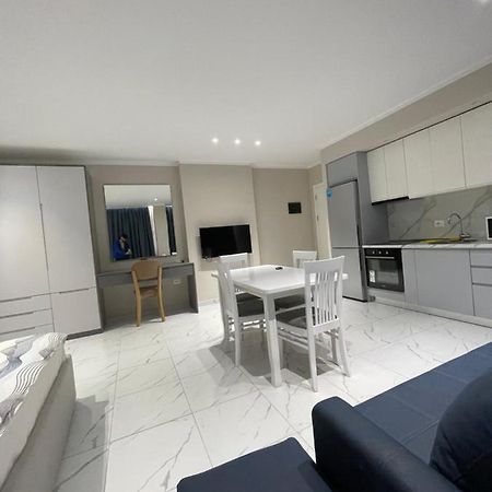 Modern Beachfront Apartments Sarande Ngoại thất bức ảnh
